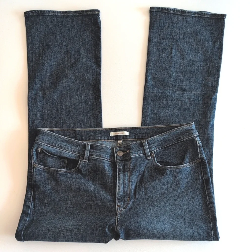 Levi Strauss & Co. Original Riveted Classic Boot blue jeans. 16S 33 x 30
